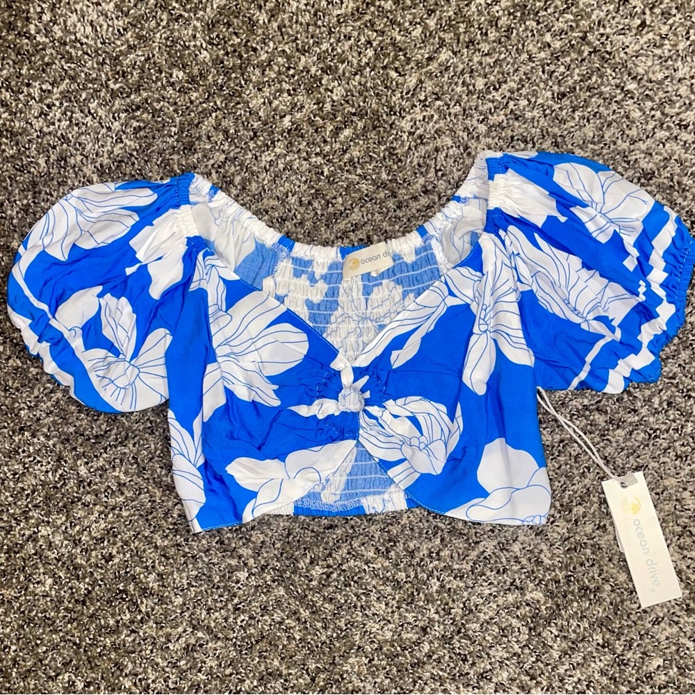 Ocean Drive Blue and White Floral Crop Top Size Juniors Large